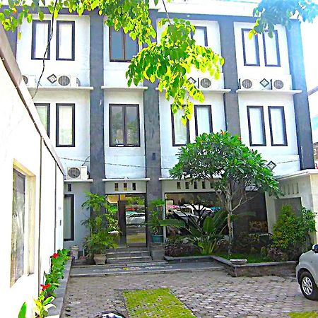 OYO 3156 Hotel Warta Dua Denpasar Esterno foto
