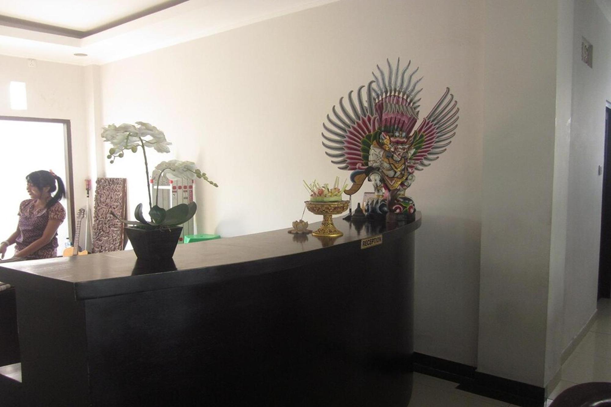 OYO 3156 Hotel Warta Dua Denpasar Esterno foto