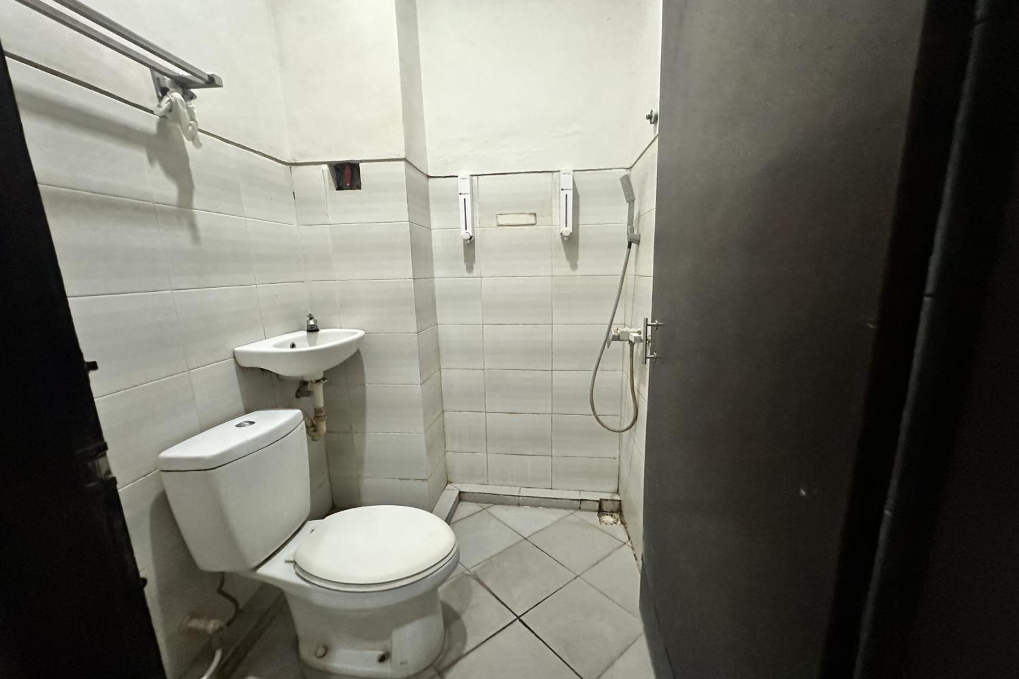 OYO 3156 Hotel Warta Dua Denpasar Esterno foto