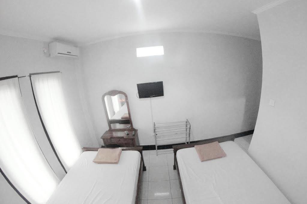 OYO 3156 Hotel Warta Dua Denpasar Esterno foto
