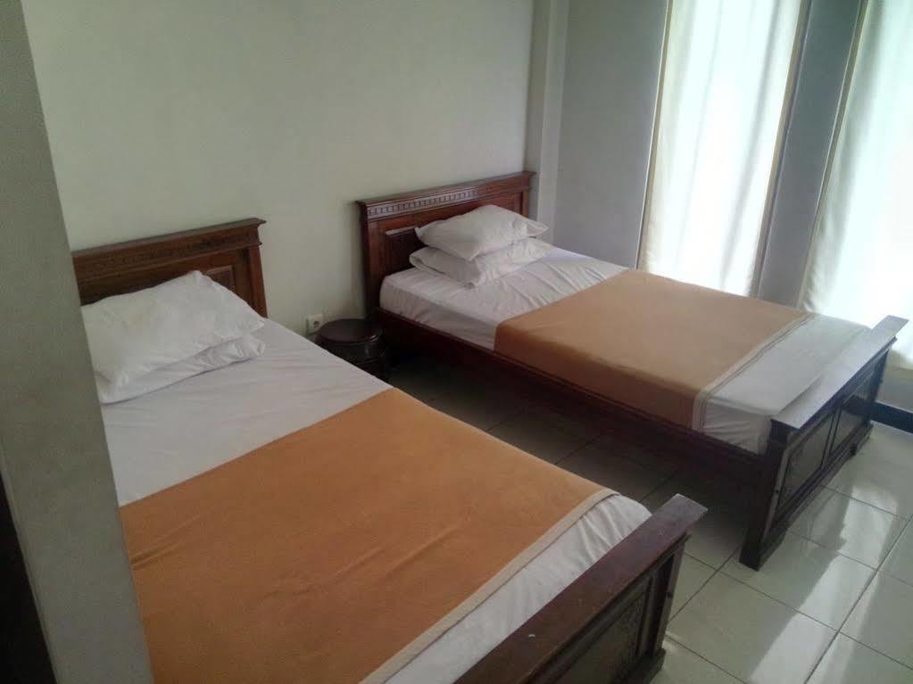 OYO 3156 Hotel Warta Dua Denpasar Esterno foto